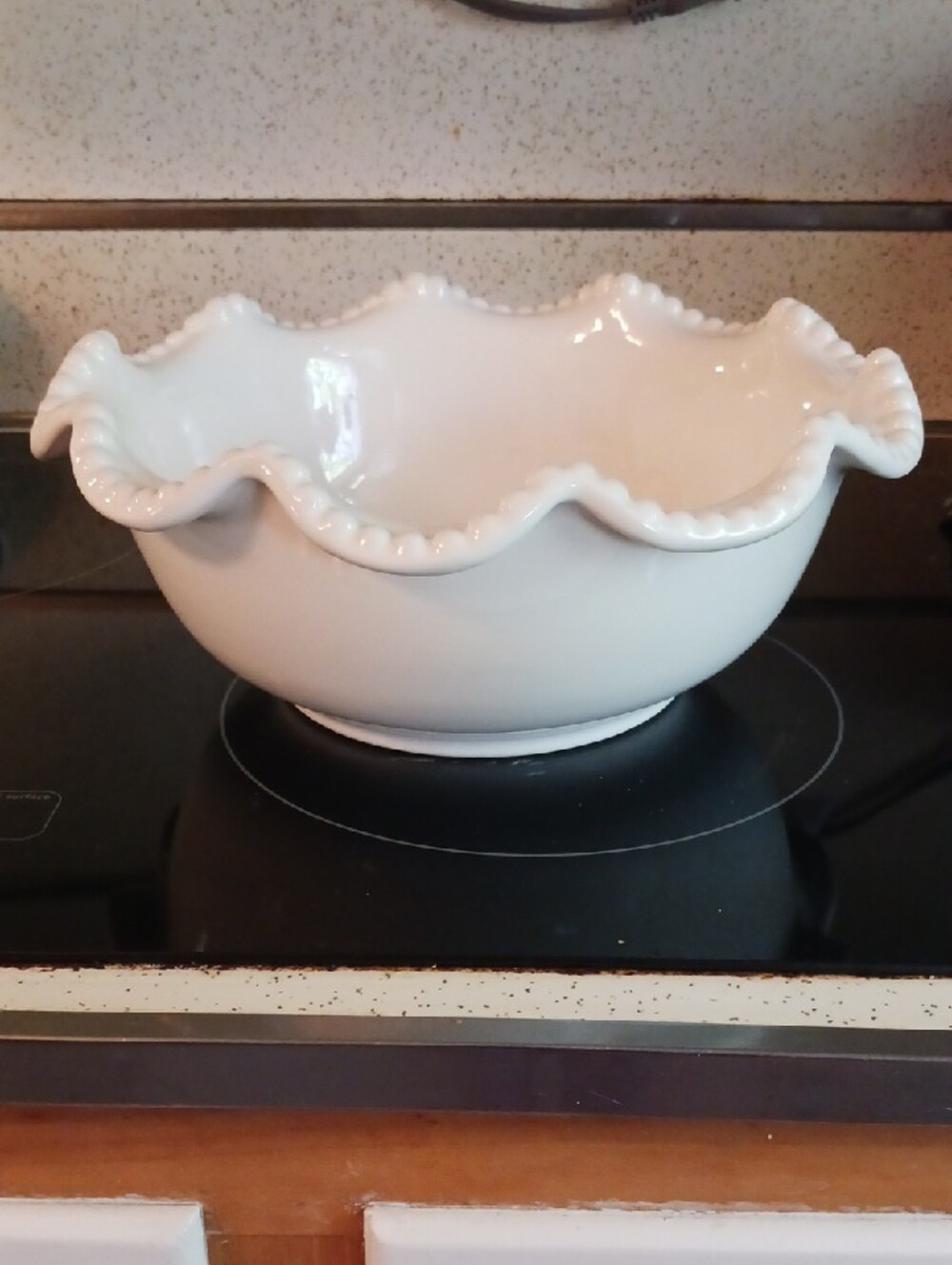 Gorgeous! White Decorative Ceramic Serving Bowl w/  Scalloped Edge Design Italy